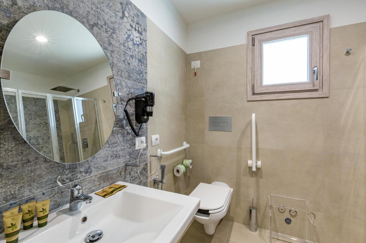 Hotel Caramare Кала Гононе Екстериор снимка